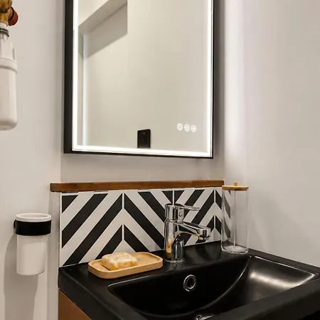 Avec Charme Authentique Au Coeur Des Quais De Maine - 2pers Apartman *